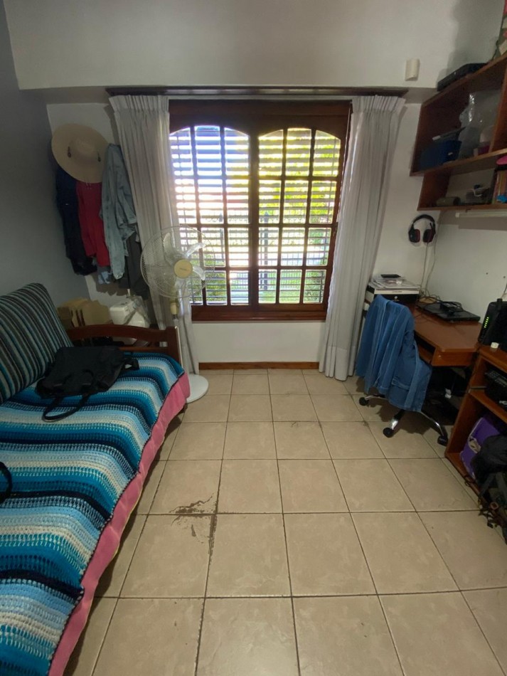 CASA EN VENTA 4 DORM CON PARQUE Y PILETA EN GONNET