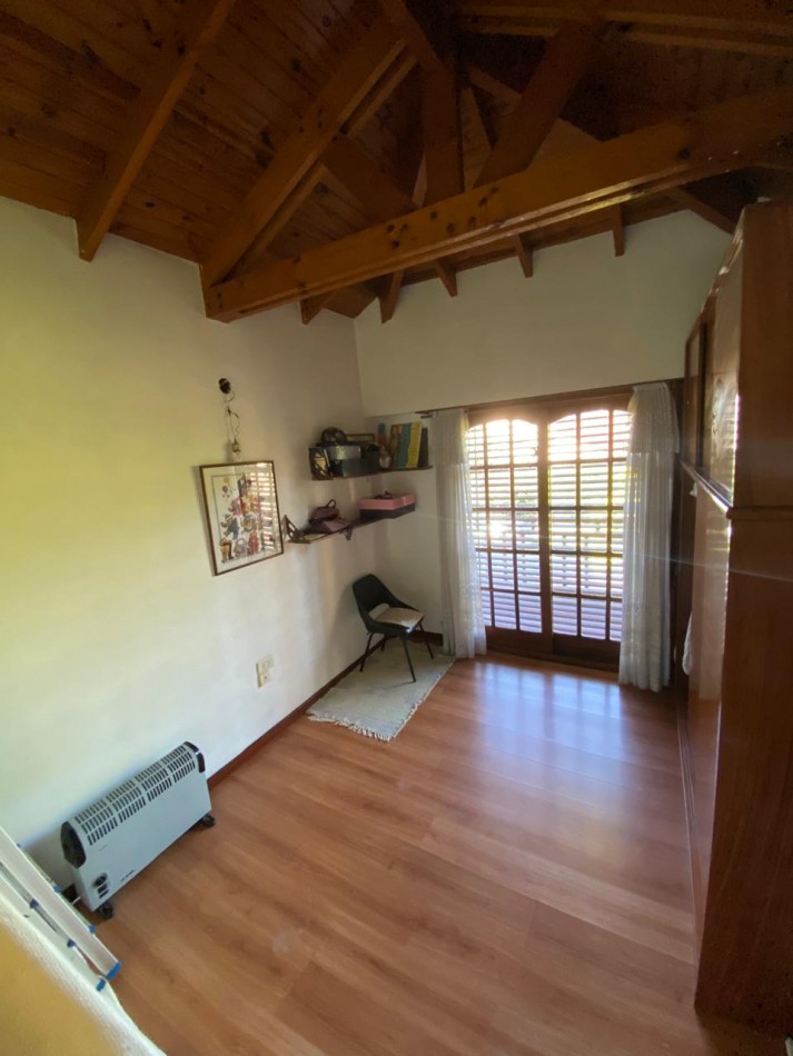 CASA EN VENTA 4 DORM CON PARQUE Y PILETA EN GONNET